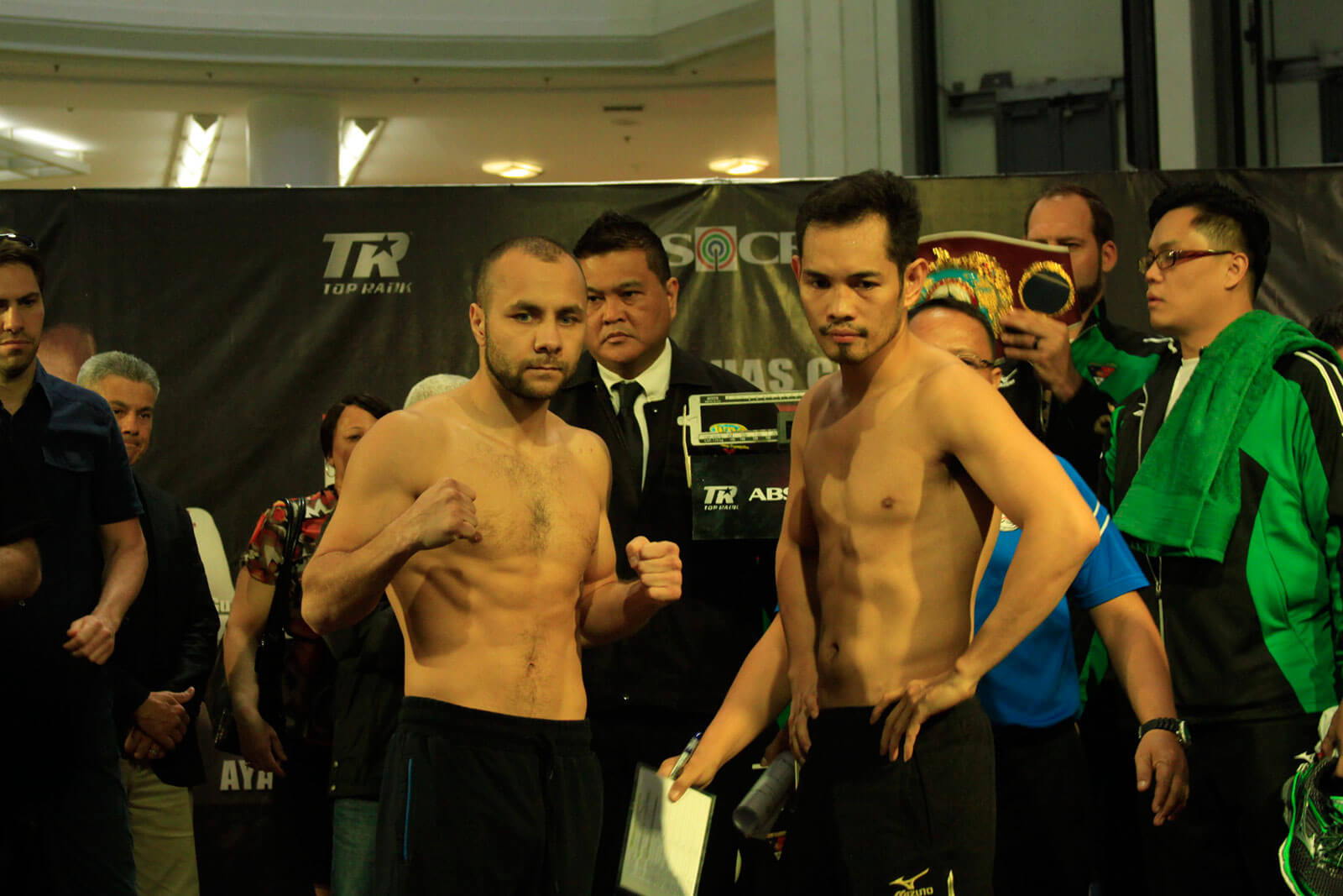 Donaire Takes Bedak Out
