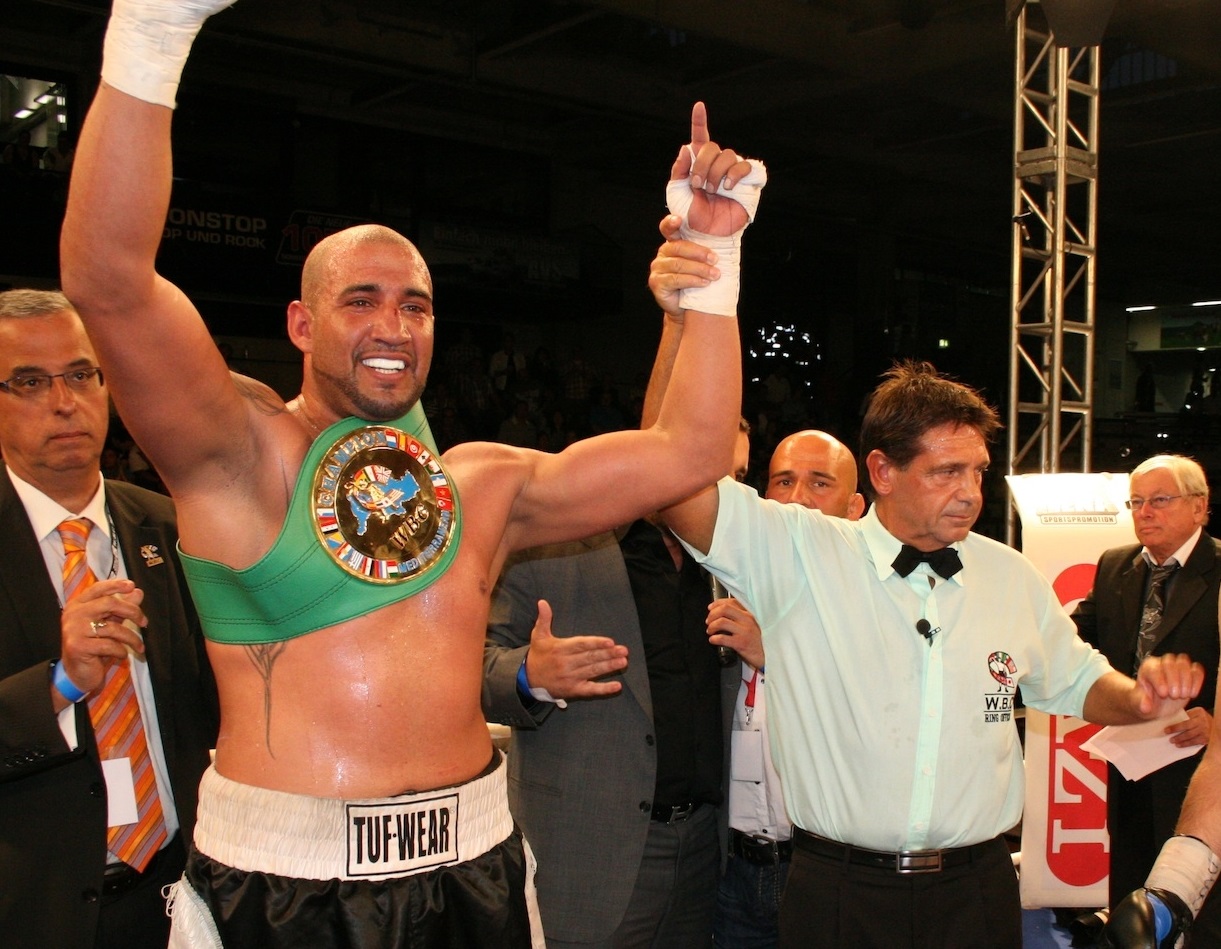 Eye on the Heavyweights