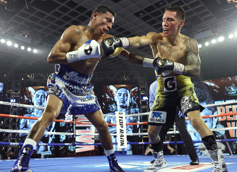 Oscar-Valdez-KOs-Miguel-Berchelt-in-a-Torrid-Mexican-Battle