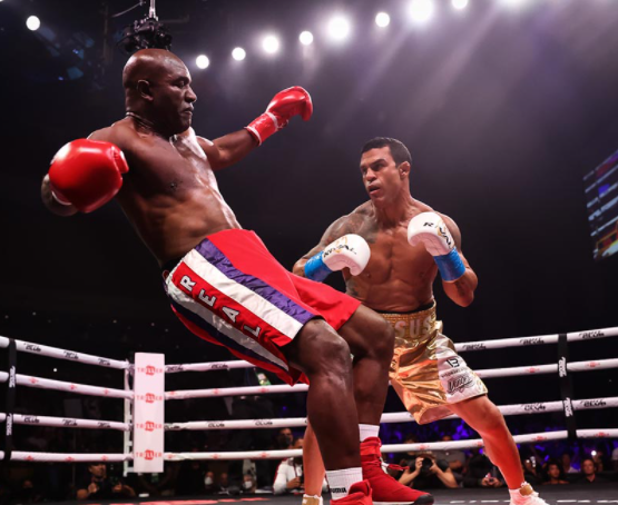 Belfort-Stope-Holyfield-in-the-Opening-Round-of-a-Sad Spectacle