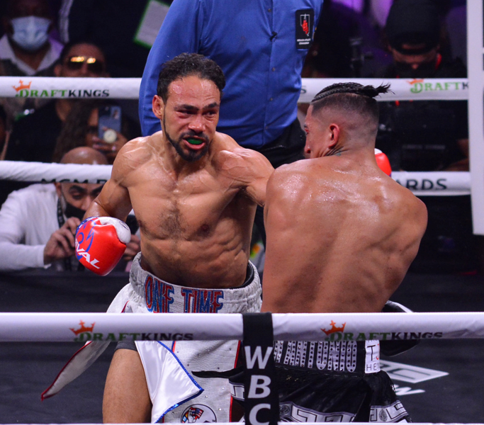 Keith-Thurman-and-Leo-Santa-Cruz-Win-in-Las-Vegas