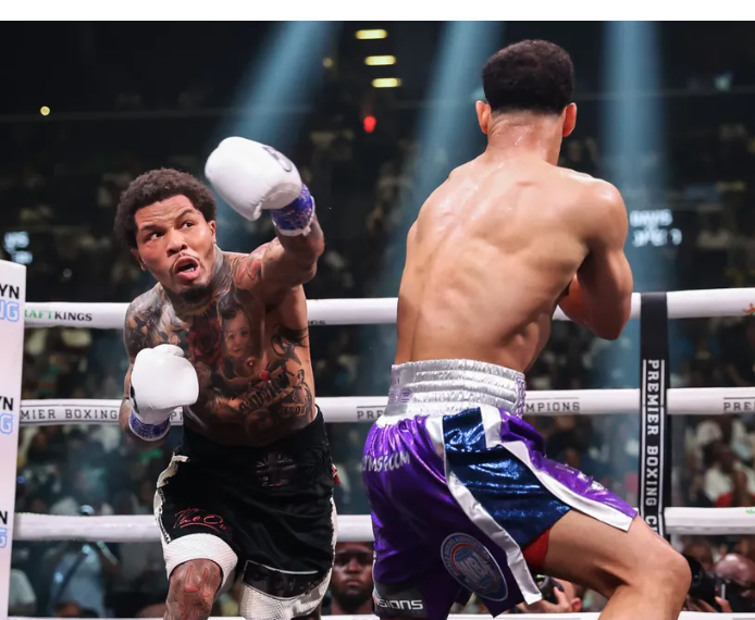 Tank-Davis-KOs-Rolly-Romero-in-Brooklyn