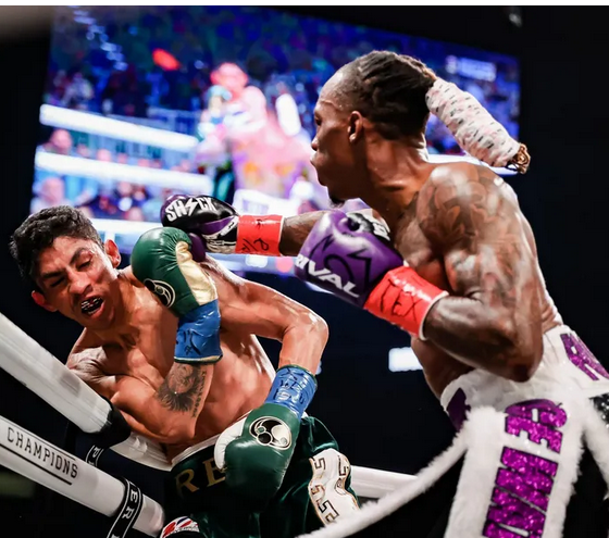 OShaquie-Foster-Denies-Rey-Vargas-Another-Title-Wins-the-WBC-130-pound-Diadem