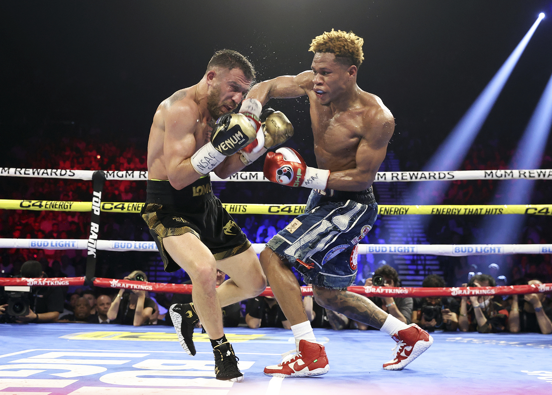 Devin-Haney-Stays-Unbeaten-More-Controversy-in-Las-Vegas-Ring