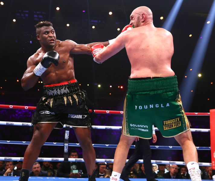 Tyson-Fury-Gets-Off-the-Deck-to-Narrowly-Defeat-Francis Ngannou