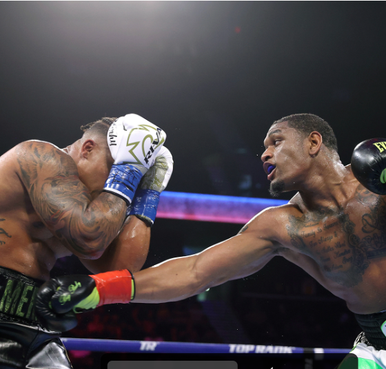 Anderson-Cruises-by-Vapid-Merhy-and-Ajagba-Edges-Vianello-in-Texas