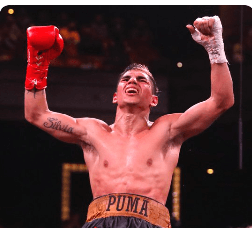 Argentina's-Fernando-Martinez-Wins-His-Rematch-with-Kazuto-Ioka